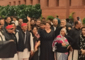 नीट विवाद पर संसद में विपक्ष का काला प्रदर्शन