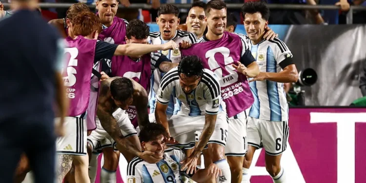 Argentina SF में, England से भिड़ंत
