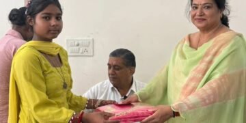 ਮਹਿਲਾਵਾਂ ਨੇ ਡੇਰਾਬੱਸੀ ਦੇ ਸੀਨੀਅਰ ਆਗੂ ਸਜੀਵ ਖੰਨਾ ਨੂੰ ਰੱਖੜੀਆਂ ਬੰਨ੍ਹੀ