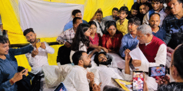 पेपर लीक के खिलाफ छात्रों का अनशन जारी