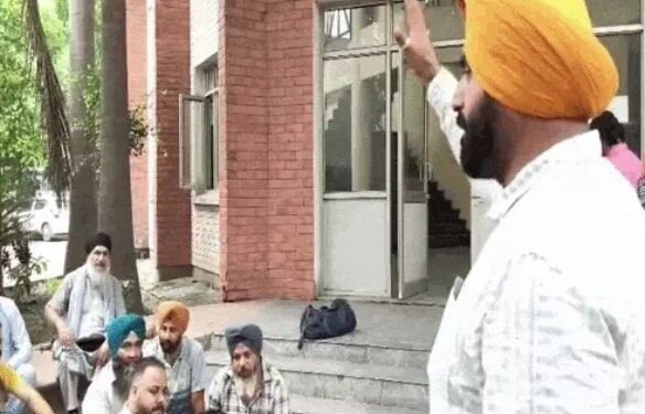ਜਲੰਧਰ ਵਿੱਚ ਬੱਸਾਂ ਦੇ ਦਰਵਾਜ਼ਿਆਂ ਨਾਲ ਲਟਕੀਆਂ ਔਰਤਾਂ