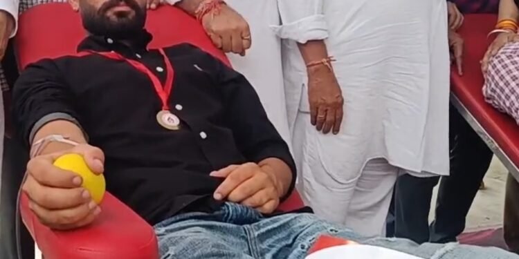 ਕੋ-ਆਪ੍ਰੇਟਿਵ ਬੈਂਕ ਦੇ ਚੇਅਰਮੈਨ ਵੱਲੋਂ ਲਗਾਇਆ ਗਿਆ ਖੂਨਦਾਨ ਕੈਂਪ 