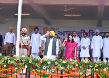 Mohali में लहराया तिरंगा, हरभजन ETO ने गिनाईं उपलब्धियां
