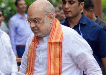 Amit Shah के सामने FCRA-छात्र मुद्दे पर घमासान