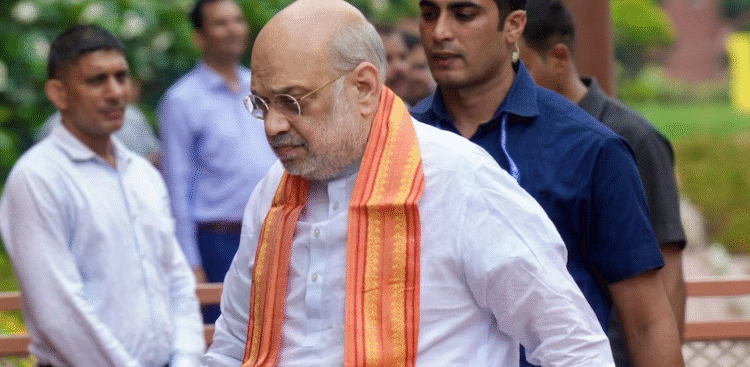 Amit Shah के सामने FCRA-छात्र मुद्दे पर घमासान