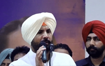 Malerkotla में कांग्रेस की गुटबाजी, मंच पर भिड़े नेता