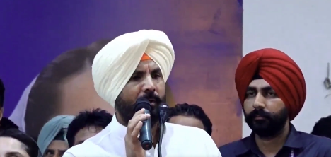 Malerkotla में कांग्रेस की गुटबाजी, मंच पर भिड़े नेता