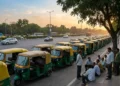 CNG महंगी, टैक्सी चालकों का प्रदर्शन