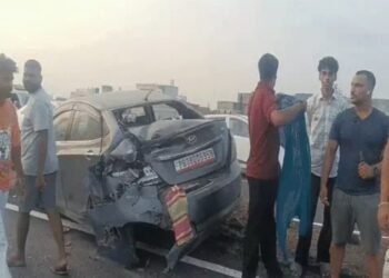 ਜਲੰਧਰ ‘ਚ ਆਇਲ ਟੈਂਕਰ ਨੇ ਖੜ੍ਹੀ ਕਾਰ ਨੂੰ ਮਾਰੀ ਟੱਕਰ