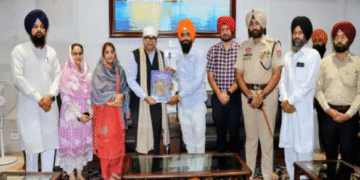ਹਾਈਕੋਰਟ ਦੇ ਚੀਫ਼ ਜਸਟਿਸ ਸ੍ਰੀ ਹਰਿਮੰਦਰ ਸਾਹਿਬ ਵਿਖੇ ਹੋਏ ਨਤਮਸਤਕ