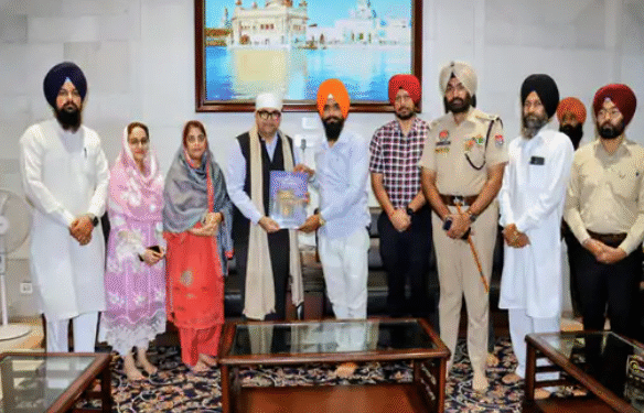 ਹਾਈਕੋਰਟ ਦੇ ਚੀਫ਼ ਜਸਟਿਸ ਸ੍ਰੀ ਹਰਿਮੰਦਰ ਸਾਹਿਬ ਵਿਖੇ ਹੋਏ ਨਤਮਸਤਕ